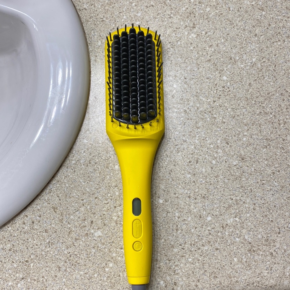 Drybar the Brush Crush heated Straightener Brush